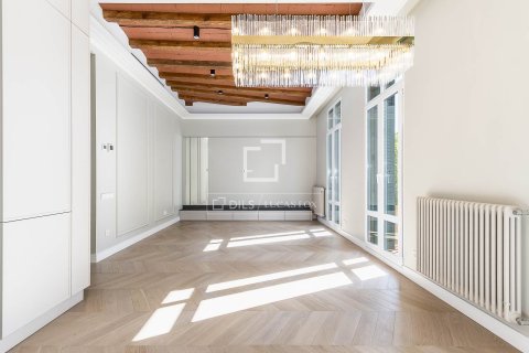 Apartamento de 3 dormitorios en venta en Barcelona, Cataluña, Spain № 4351 - foto 12