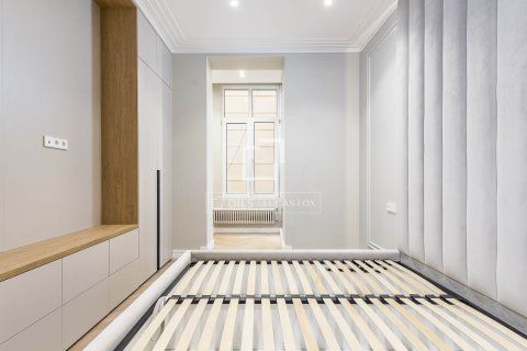 Apartamento de 3 dormitorios en venta en Barcelona, Cataluña, Spain № 4351 - foto 16