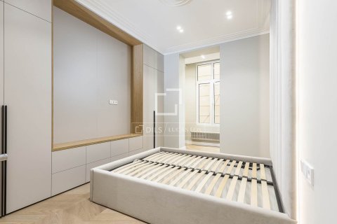 Apartamento de 3 dormitorios en venta en Barcelona, Cataluña, Spain № 4351 - foto 15
