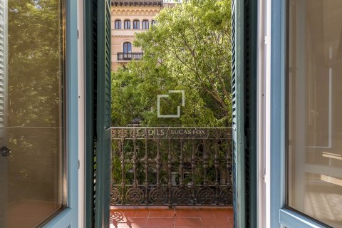 Apartamento de 3 dormitorios en venta en Barcelona, Cataluña, Spain № 4351 - foto 7