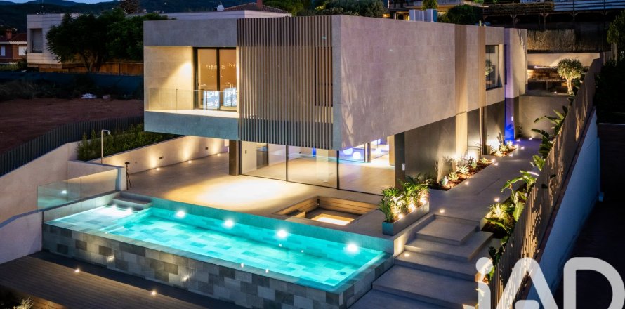 4 bedrooms house for sale in Teia, Barcelona, Catalonia, Spain № 7378