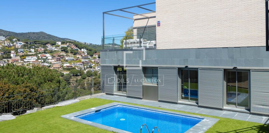 Villa de 4 dormitorios en venta en Alella, Barcelona, Cataluña, Spain № 6528