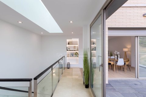 Villa de 4 dormitorios en venta en Alella, Barcelona, Cataluña, Spain № 6528 - foto 12