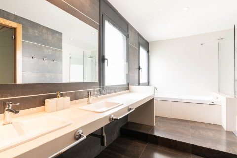 Villa de 6 dormitorios en venta en Bellaterra, Barcelona, Cataluña, Spain № 4370 - foto 23
