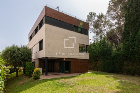 Villa de 6 dormitorios en venta en Bellaterra, Barcelona, Cataluña, Spain № 4370
