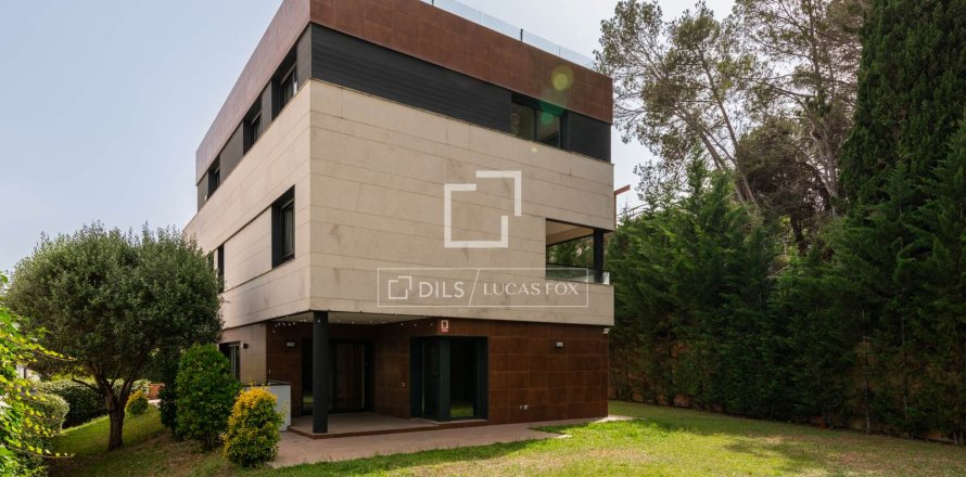 Villa de 6 dormitorios en venta en Bellaterra, Barcelona, Cataluña, Spain № 4370