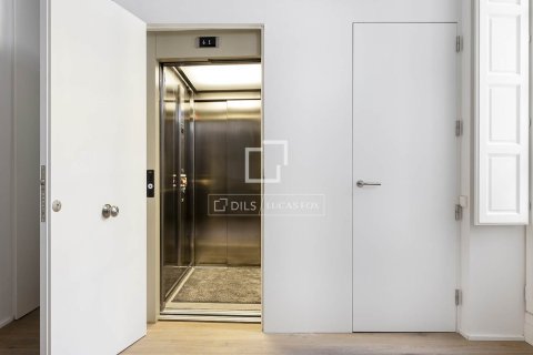 2 bedrooms apartment for sale in Barcelona, Catalonia, Spain № 4375 - photo 5