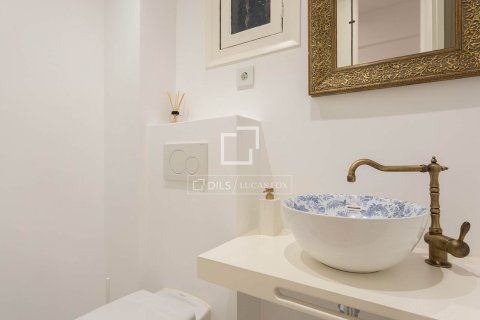 2 bedrooms apartment for sale in Barcelona, Catalonia, Spain № 7276 - photo 13