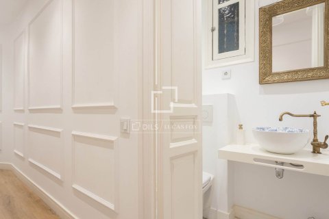 2 bedrooms apartment for sale in Barcelona, Catalonia, Spain № 7276 - photo 9