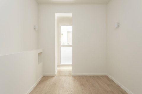 Apartamento de 2 dormitorios en venta en Barcelona, Cataluña, Spain № 3610 - foto 5