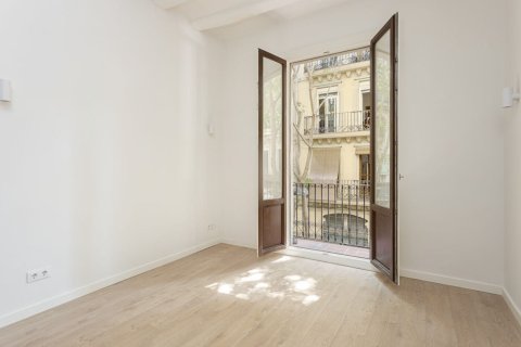 Apartamento de 2 dormitorios en venta en Barcelona, Cataluña, Spain № 3610 - foto 2