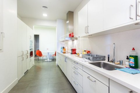 4 bedrooms apartment for rent in Barcelona, Catalonia, Spain № 3577 - photo 18