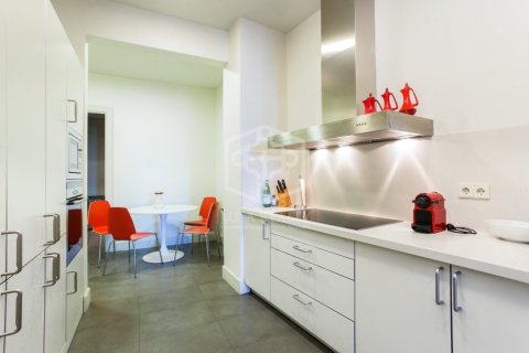 4 bedrooms apartment for rent in Barcelona, Catalonia, Spain № 3577 - photo 17