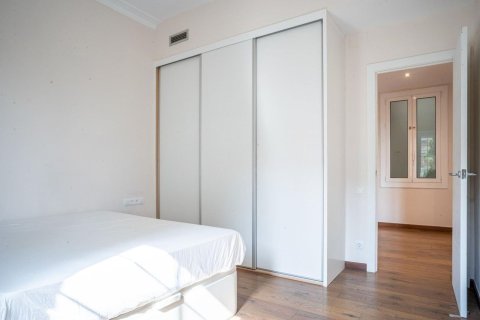 Apartamento de 5 dormitorios en venta en Barcelona, Cataluña, Spain № 8438 - foto 17