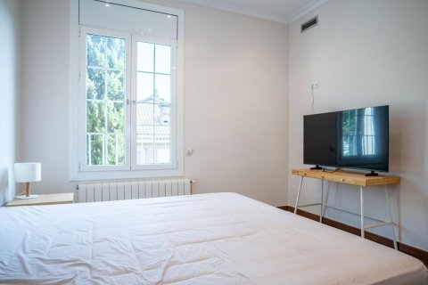 Apartamento de 5 dormitorios en venta en Barcelona, Cataluña, Spain № 8438 - foto 11