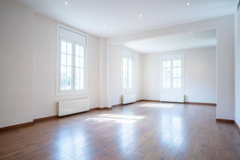 Apartamento de 5 dormitorios en venta en Barcelona, Cataluña, Spain № 8438 - foto 5