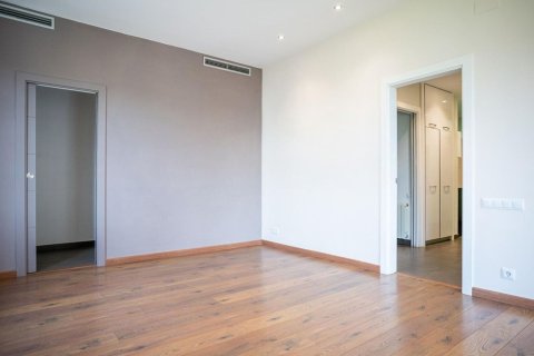 Apartamento de 5 dormitorios en venta en Barcelona, Cataluña, Spain № 8438 - foto 7