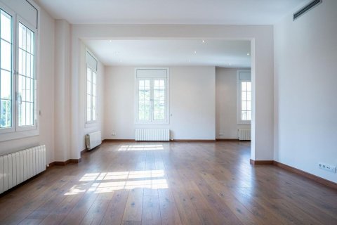 Apartamento de 5 dormitorios en venta en Barcelona, Cataluña, Spain № 8438 - foto 4