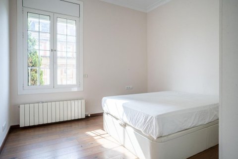 Apartamento de 5 dormitorios en venta en Barcelona, Cataluña, Spain № 8438 - foto 16