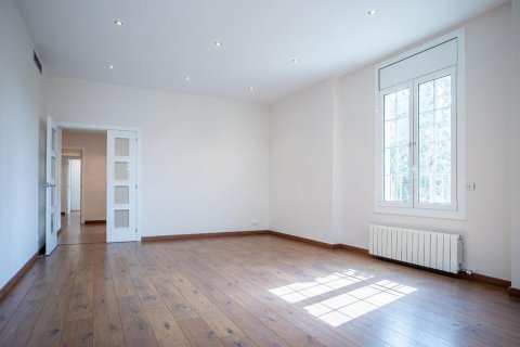 Apartamento de 5 dormitorios en venta en Barcelona, Cataluña, Spain № 8438 - foto 8