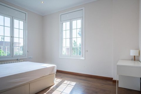 Apartamento de 5 dormitorios en venta en Barcelona, Cataluña, Spain № 8438 - foto 18