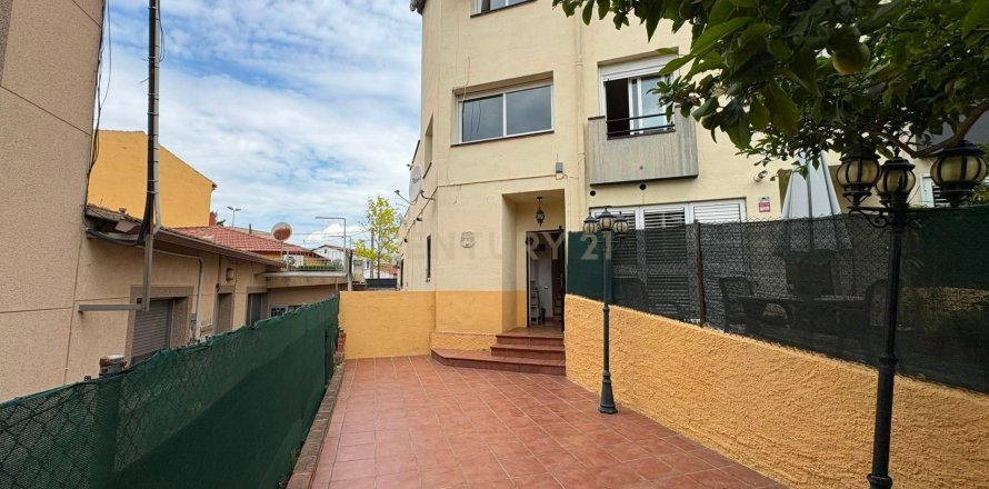 Сasa de 4 dormitorios en venta en Mollet del Vallès, Barcelona, Cataluña, Spain № 8435