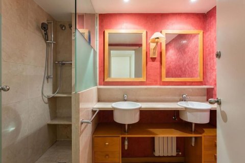 Apartamento de 5 dormitorios en venta en Barcelona, Cataluña, Spain № 8439 - foto 25