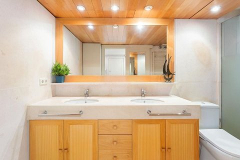 Apartamento de 5 dormitorios en venta en Barcelona, Cataluña, Spain № 8439 - foto 19