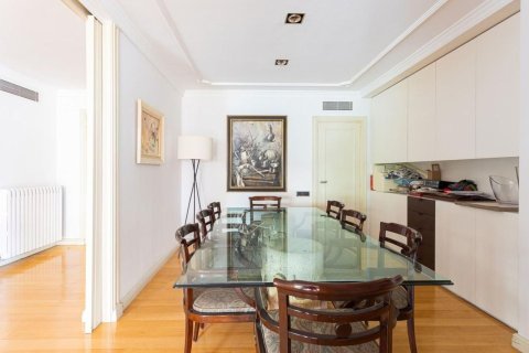 Apartamento de 5 dormitorios en venta en Barcelona, Cataluña, Spain № 8439 - foto 10