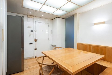 Apartamento de 5 dormitorios en venta en Barcelona, Cataluña, Spain № 8439 - foto 15