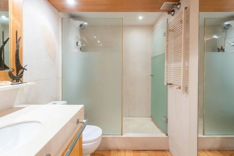 Apartamento de 5 dormitorios en venta en Barcelona, Cataluña, Spain № 8439 - foto 24