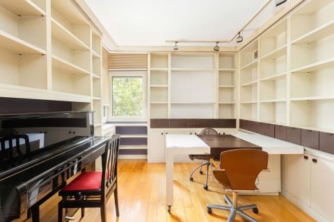 Apartamento de 5 dormitorios en venta en Barcelona, Cataluña, Spain № 8439 - foto 21