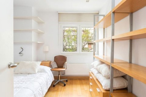 Apartamento de 5 dormitorios en venta en Barcelona, Cataluña, Spain № 8439 - foto 28
