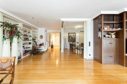 Apartamento de 5 dormitorios en venta en Barcelona, Cataluña, Spain № 8439 - foto 9