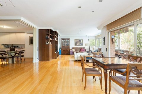 Apartamento de 5 dormitorios en venta en Barcelona, Cataluña, Spain № 8439 - foto 8