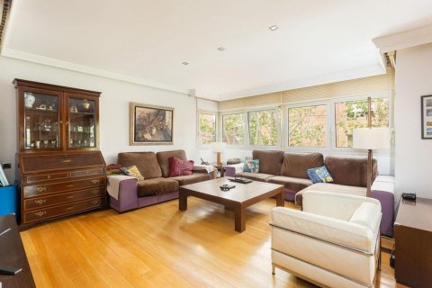 Apartamento de 5 dormitorios en venta en Barcelona, Cataluña, Spain № 8439 - foto 7