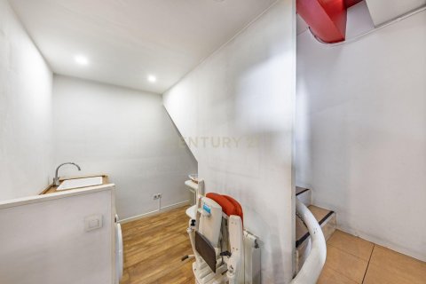 Сasa de 3 dormitorios en venta en Sant Cugat del Vallès, Barcelona, Cataluña, Spain № 8434 - foto 17