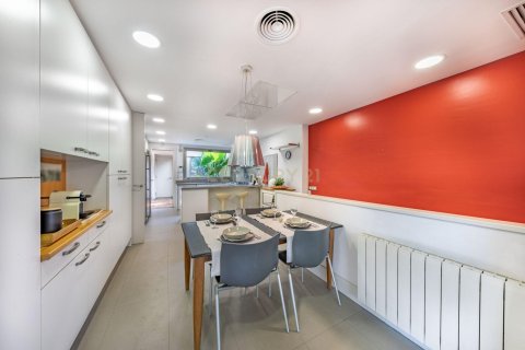 Сasa de 3 dormitorios en venta en Sant Cugat del Vallès, Barcelona, Cataluña, Spain № 8434 - foto 12