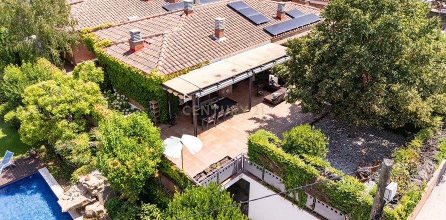 Сasa de 3 dormitorios en venta en Sant Cugat del Vallès, Barcelona, Cataluña, Spain № 8434