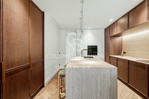 Apartamento de 3 dormitorios en venta en Barcelona, Cataluña, Spain № 7670 - foto 14