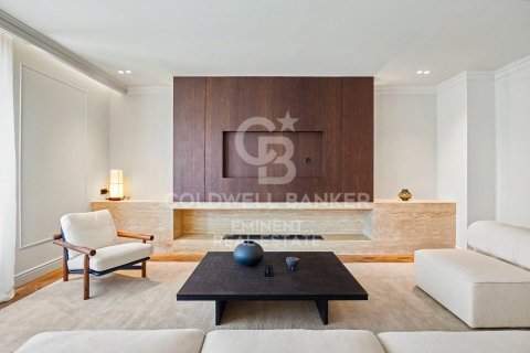 Apartamento de 3 dormitorios en venta en Barcelona, Cataluña, Spain № 7670 - foto 3