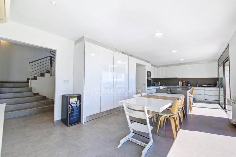 Villa de 5 dormitorios en alquiler en Vilanova i la Geltrú, Barcelona, Cataluña, Spain № 4531 - foto 22