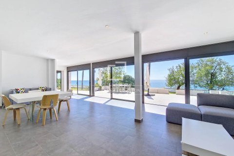 Villa de 5 dormitorios en alquiler en Vilanova i la Geltrú, Barcelona, Cataluña, Spain № 4531 - foto 3