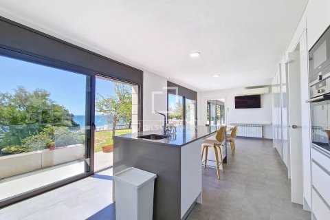 Villa de 5 dormitorios en alquiler en Vilanova i la Geltrú, Barcelona, Cataluña, Spain № 4531