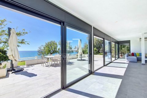 Villa de 5 dormitorios en alquiler en Vilanova i la Geltrú, Barcelona, Cataluña, Spain № 4531 - foto 5