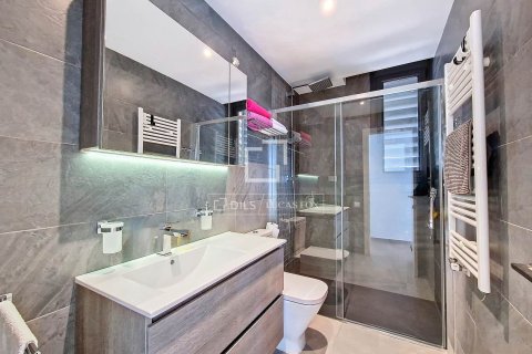 Villa de 5 dormitorios en alquiler en Vilanova i la Geltrú, Barcelona, Cataluña, Spain № 4531 - foto 30