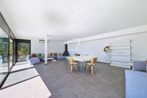 Villa de 5 dormitorios en alquiler en Vilanova i la Geltrú, Barcelona, Cataluña, Spain № 4531 - foto 4