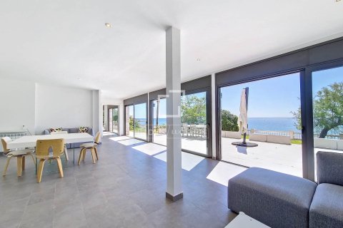 Villa de 5 dormitorios en alquiler en Vilanova i la Geltrú, Barcelona, Cataluña, Spain № 4531 - foto 13
