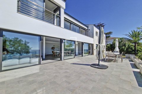 Villa de 5 dormitorios en alquiler en Vilanova i la Geltrú, Barcelona, Cataluña, Spain № 4531 - foto 18