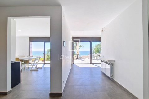 Villa de 5 dormitorios en alquiler en Vilanova i la Geltrú, Barcelona, Cataluña, Spain № 4531 - foto 11